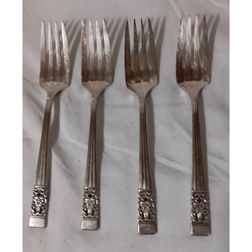 Vintage Oneida Community Salad Forks‎ 4 Silver Plate Coronation READ